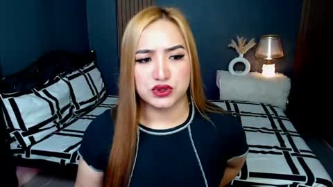 Queen Cyrine online show from June 16, 1:47 pm