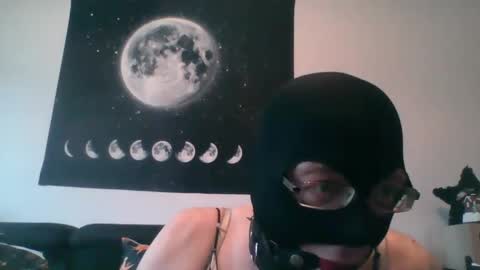 Snapshot of slaveforgodess chatting on December 10, 1:33 pm slaveforgodess online show from December 10, 1:33 pm