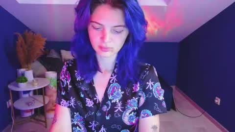 Snapshot of slayq777 chatting on October 11, 9:24 pm Emilia online show from October 11, 9:24 pm