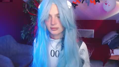 Snapshot of slayq777 chatting on October 19, 10:21 pm Emilia online show from October 19, 10:21 pm