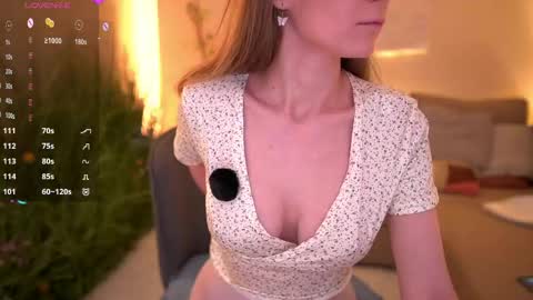 Snapshot of slickmewet chatting on May 31, 7:48 pm Elise 165cm 50kg online show from May 31, 7:48 pm
