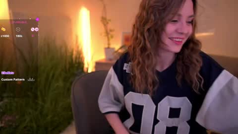 Snapshot of slickmewet chatting on June 4, 8:37 pm Elise 165cm 50kg online show from June 4, 8:37 pm