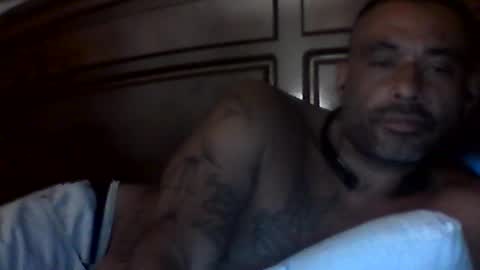 Snapshot of slickstre chatting on August 4, 6:05 am slickstre online show from August 4, 6:05 am