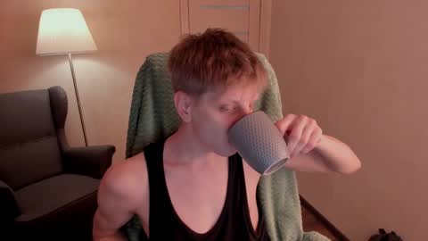 Snapshot of slim_andy chatting on December 29, 10:12 am Andy online show from December 29, 10:12 am