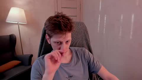 Snapshot of slim_andy chatting on February 21, 8:18 am Andy online show from February 21, 8:18 am