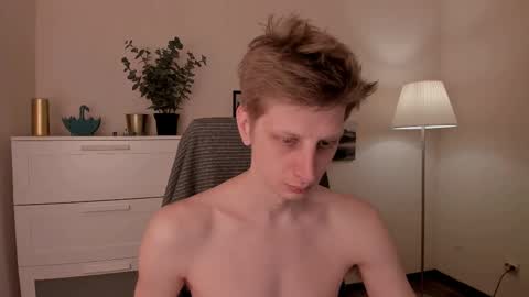 Snapshot of slim_andy chatting on March 7, 10:35 am Andy online show from March 7, 10:35 am