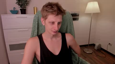 Snapshot of slim_andy chatting on October 5, 10:35 am Andy online show from October 5, 10:35 am