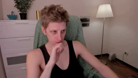 Snapshot of slim_andy chatting on October 9, 8:01 am Andy online show from October 9, 8:01 am