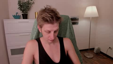 Snapshot of slim_andy chatting on October 17, 7:33 am Andy online show from October 17, 7:33 am