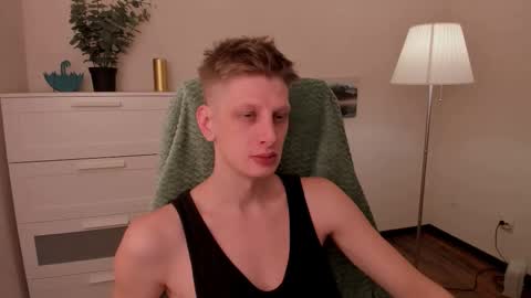 Snapshot of slim_andy chatting on November 15, 8:27 pm Andy online show from November 15, 8:27 pm