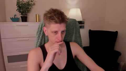 Snapshot of slim_andy chatting on November 22, 8:41 pm Andy online show from November 22, 8:41 pm