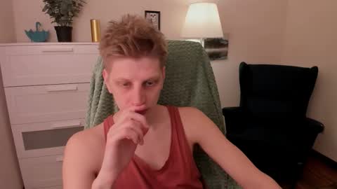 Snapshot of slim_andy chatting on November 28, 8:44 pm Andy online show from November 28, 8:44 pm