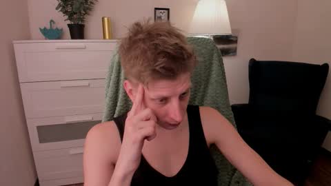 Snapshot of slim_andy chatting on December 4, 8:39 pm Andy online show from December 4, 8:39 pm