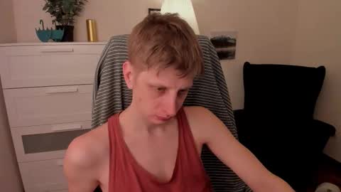 Snapshot of slim_andy chatting on December 18, 8:15 pm Andy online show from December 18, 8:15 pm