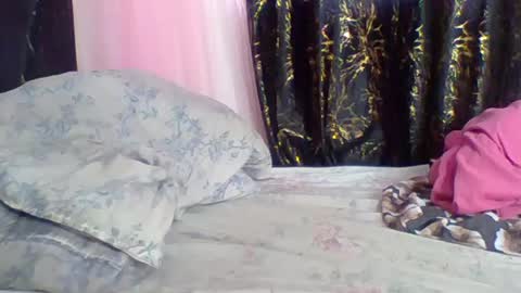 Snapshot of slim_ebony2006 chatting on July 11, 7:22 am Anna online show from July 11, 7:22 am