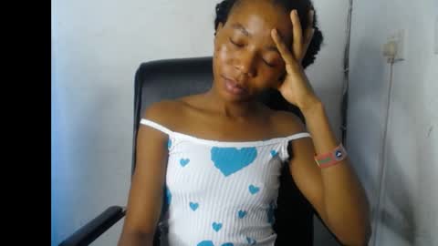 Snapshot of slim_ebonypet chatting on May 8, 1:38 pm Crystal online show from May 8, 1:38 pm