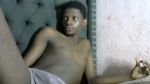 Snapshot of slim_long01 chatting on February 8, 11:01 am slim long01 online show from February 8, 11:01 am