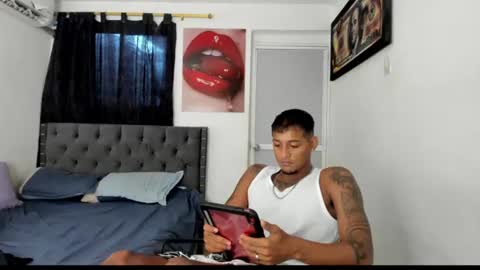 Snapshot of slim_master12 chatting on June 17, 8:32 pm slim_master12 online show from June 17, 8:32 pm
