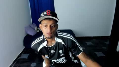 Snapshot of slim_master12 chatting on July 6, 10:23 pm slim_master12 online show from July 6, 10:23 pm