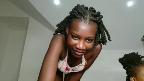 Snapshot of slim_pearl_ chatting on October 10, 3:55 pm Pearl online show from October 10, 3:55 pm