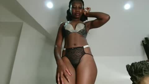 Snapshot of slim_pearl_ chatting on October 11, 4:16 pm Pearl online show from October 11, 4:16 pm