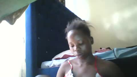 Snapshot of slim_petite_ebony chatting on May 13, 5:05 am slim_petite_ebony online show from May 13, 5:05 am