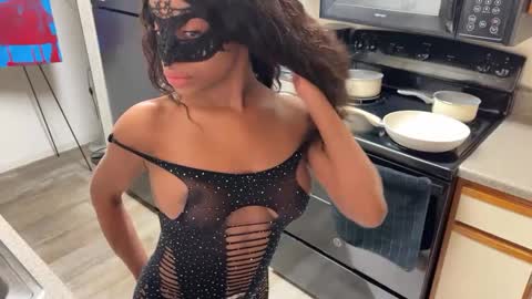 Snapshot of slimaddictionxxx chatting on January 8, 5:48 am Barbie Stylebender online show from January 8, 5:48 am