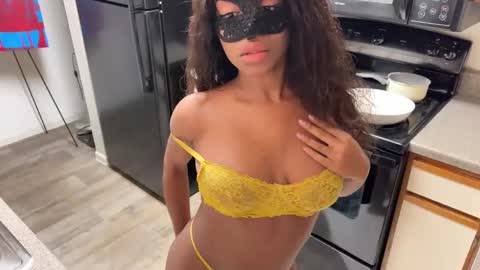 Snapshot of slimaddictionxxx chatting on January 8, 10:16 pm Barbie Stylebender online show from January 8, 10:16 pm