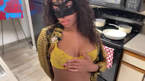 Snapshot of slimaddictionxxx chatting on February 4, 8:06 pm Barbie Stylebender online show from February 4, 8:06 pm