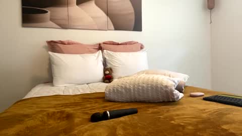 Snapshot of slimaddictionxxx chatting on September 22, 6:10 pm Barbie Stylebender online show from September 22, 6:10 pm