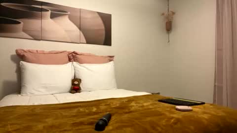 Snapshot of slimaddictionxxx chatting on December 3, 5:26 am Barbie Stylebender online show from December 3, 5:26 am