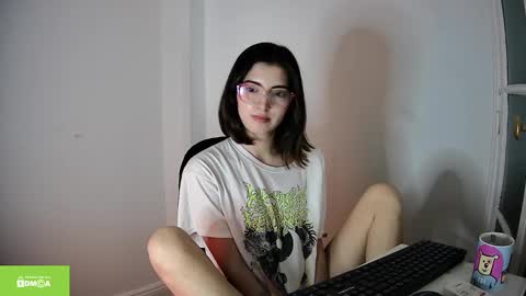 Snapshot of slimbaby69 chatting on December 18, 12:32 am Ivi online show from December 18, 12:32 am