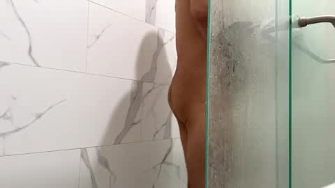 Snapshot of slimbuttniceguy chatting on January 11, 7:05 pm slimbuttniceguy online show from January 11, 7:05 pm