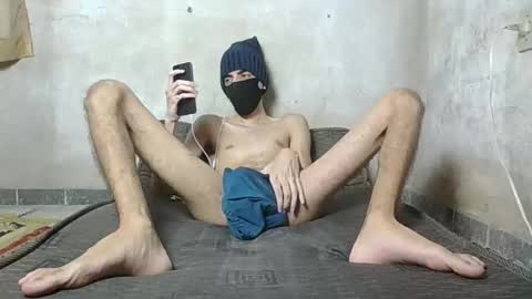 Snapshot of slimdestroyer chatting on February 13, 4:50 pm slimdestroyer online show from February 13, 4:50 pm