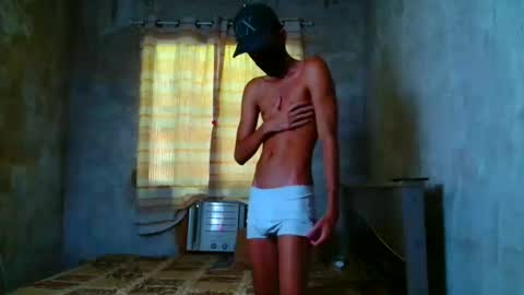 Snapshot of slimdestroyer chatting on February 6, 10:40 am slimdestroyer online show from February 6, 10:40 am