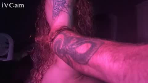 Snapshot of slimedge1243 chatting on December 16, 5:23 am slimedge1243 online show from December 16, 5:23 am