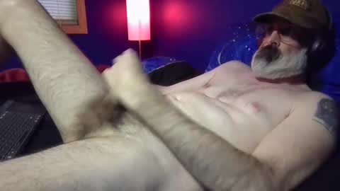 Snapshot of slimglimmer chatting on February 3, 10:11 pm Slimglimmer online show from February 3, 10:11 pm