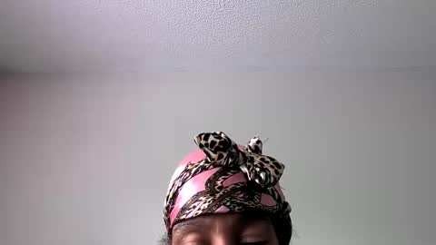 Snapshot of slimmmgooodiexoxo chatting on September 23, 4:32 pm slimmmgooodiexoxo online show from September 23, 4:32 pm