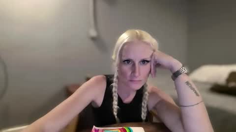 slip_inslide online show from December 3, 11:36 pm