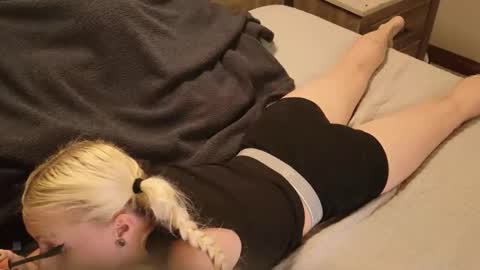 slip_inslide online show from February 19, 11:39 am