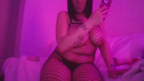 Snapshot of slipnmywetness chatting on March 6, 5:33 pm SlipNmyWetty online show from March 6, 5:33 pm