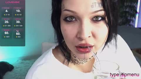 Snapshot of slobbergirl chatting on November 17, 1:28 pm Kira Khanina online show from November 17, 1:28 pm