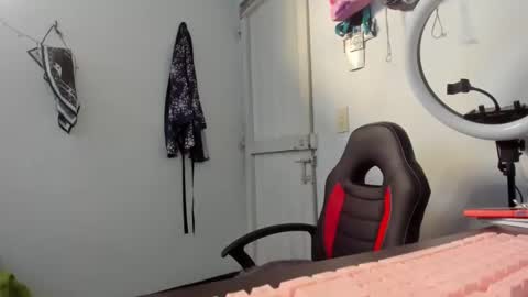 Snapshot of slone03 chatting on November 18, 6:56 pm slone03 online show from November 18, 6:56 pm