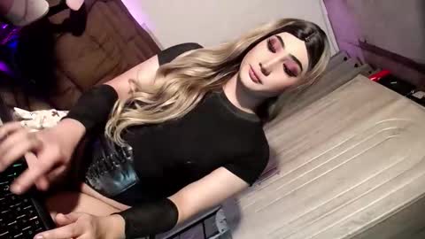 Nathalie online show from May 4, 2:51 am