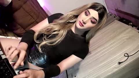 Nathalie online show from May 20, 5:35 am