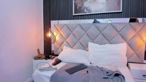 Snapshot of slut_milf_ chatting on November 4, 7:24 pm slut_milf_ online show from November 4, 7:24 pm