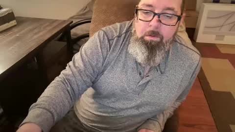 Snapshot of slut_slave_cfnm chatting on January 4, 4:33 am slut online show from January 4, 4:33 am