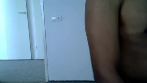 Snapshot of slutdickforu chatting on May 24, 12:32 pm slutdickforu online show from May 24, 12:32 pm