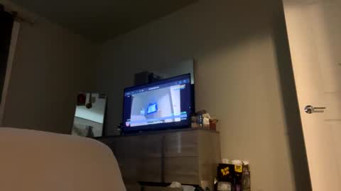 Snapshot of slutforu100 chatting on January 4, 1:10 am slutforu100 online show from January 4, 1:10 am