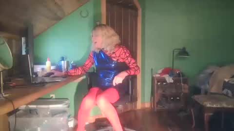 Snapshot of slutjennifertransxx chatting on October 11, 3:06 am slutjennifertransxx online show from October 11, 3:06 am